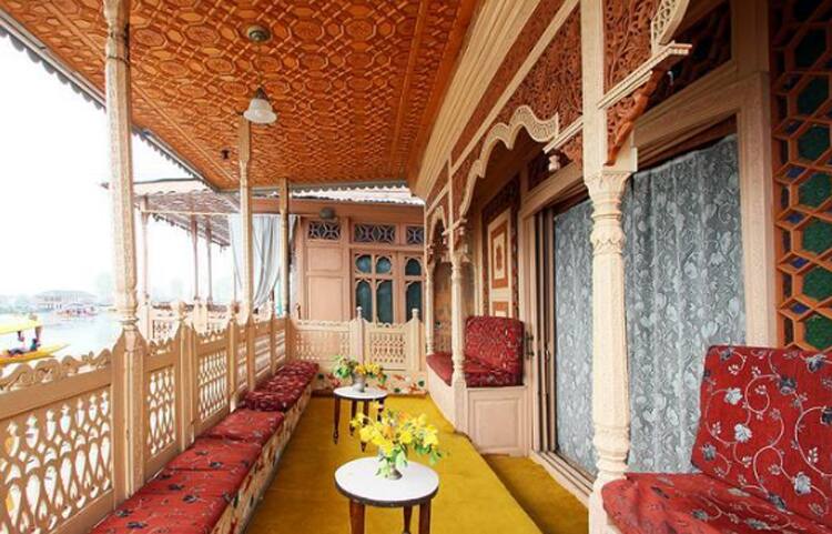Comfy Royal Dandoo Palace - Houseboat, Srinagar 3